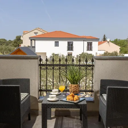 Peacefull With Garden And Barbeque Апартаменты Биоград-на-Мору