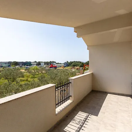 Peacefull With Garden And Barbeque Апартаменты *