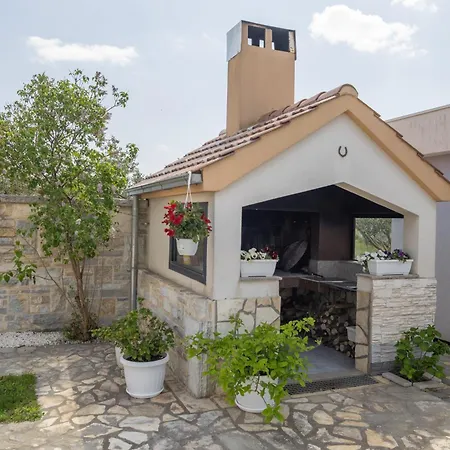 Peacefull With Garden And Barbeque Apartmán Biograd Na Moru