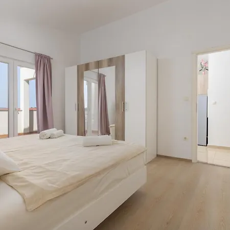 Peacefull With Garden And Barbeque Apartman Biograd Na Moru