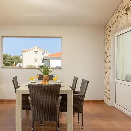 דירה Peacefull With Garden And Barbeque ביוגראד נה מורו
