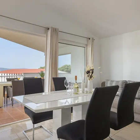 Peacefull With Garden And Barbeque ביוגראד נה מורו